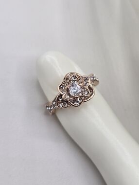 Swarovski Crystal Elements Rose Gold Floral Ring Size 7 Flower Clear Bridal Prom